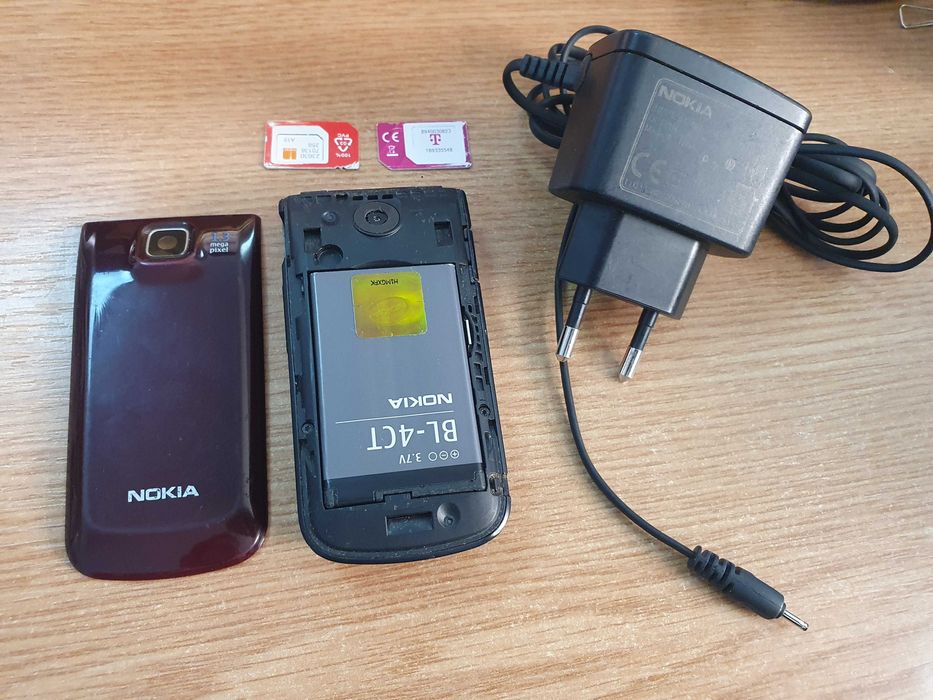 telefon Nokia 2720 clapeta taste butoane perfect functional