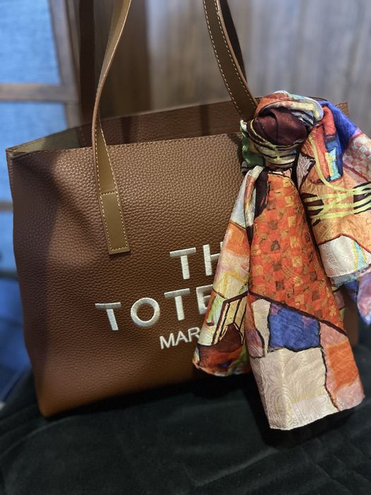 Дамска чанта TOTE BAG в кафяво + вътрешна чантичка + шалче