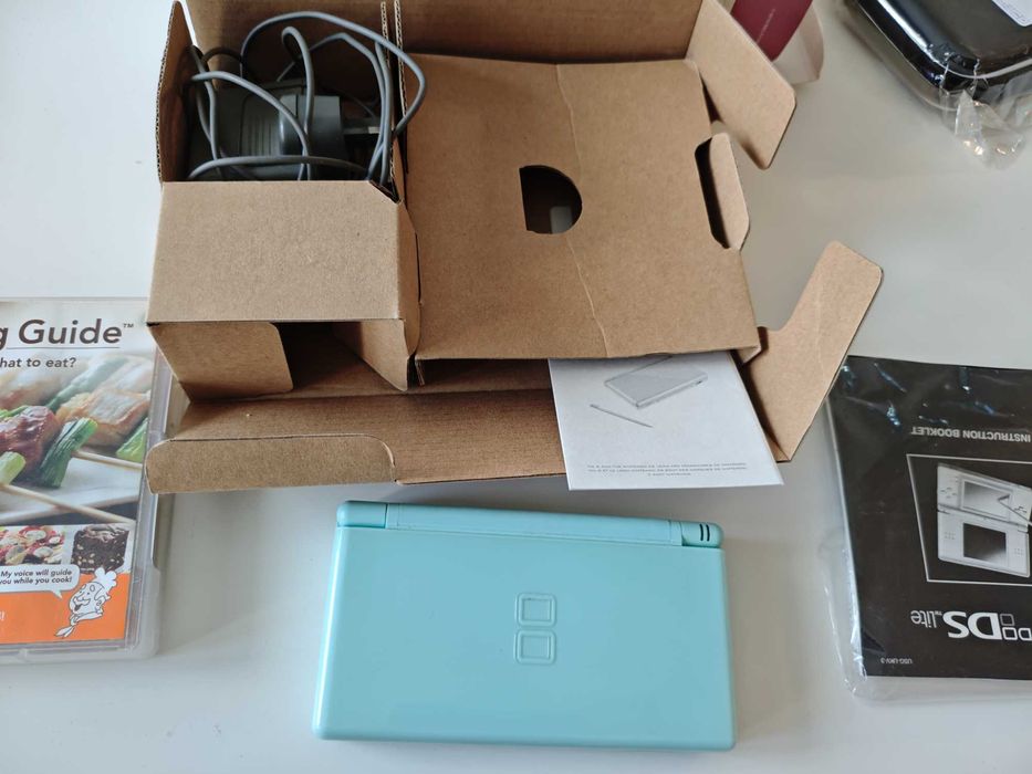 Nintendo DS Lite - качени много игри