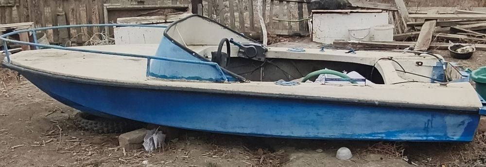 Лодка пластик.без мотор