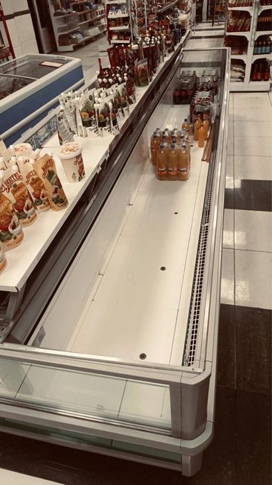 Холодильник витринный большой