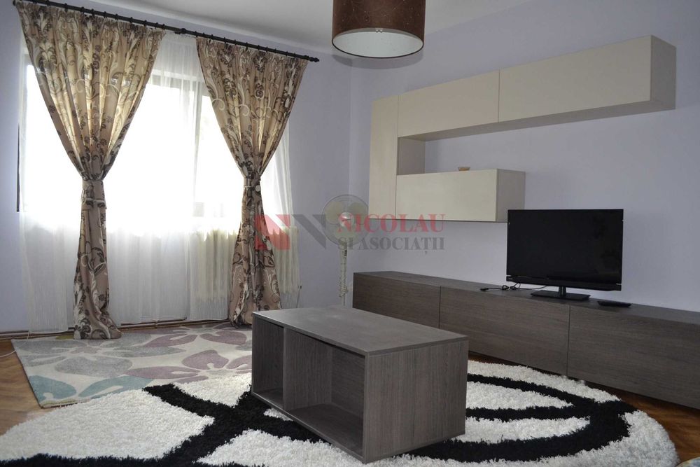 Apartament 3 camere Centru