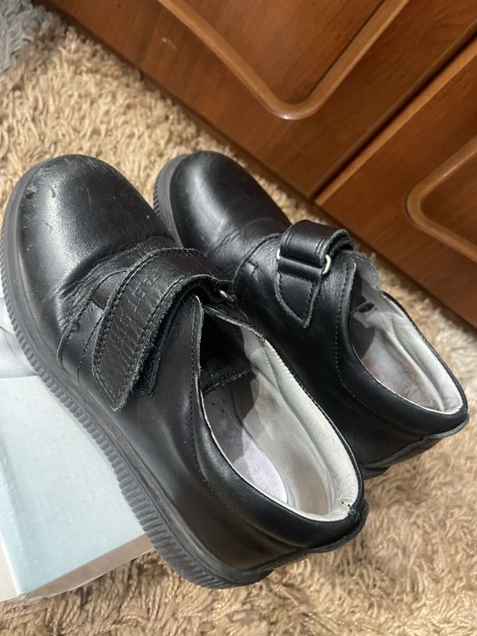 Продам туфли школьные