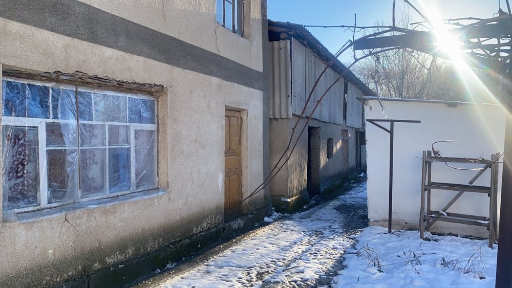 Үй сатылады, 8 сот.