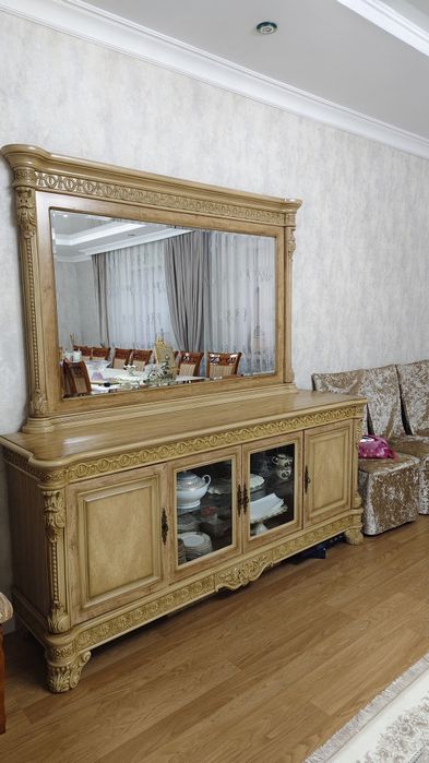 Комод с зеркалом