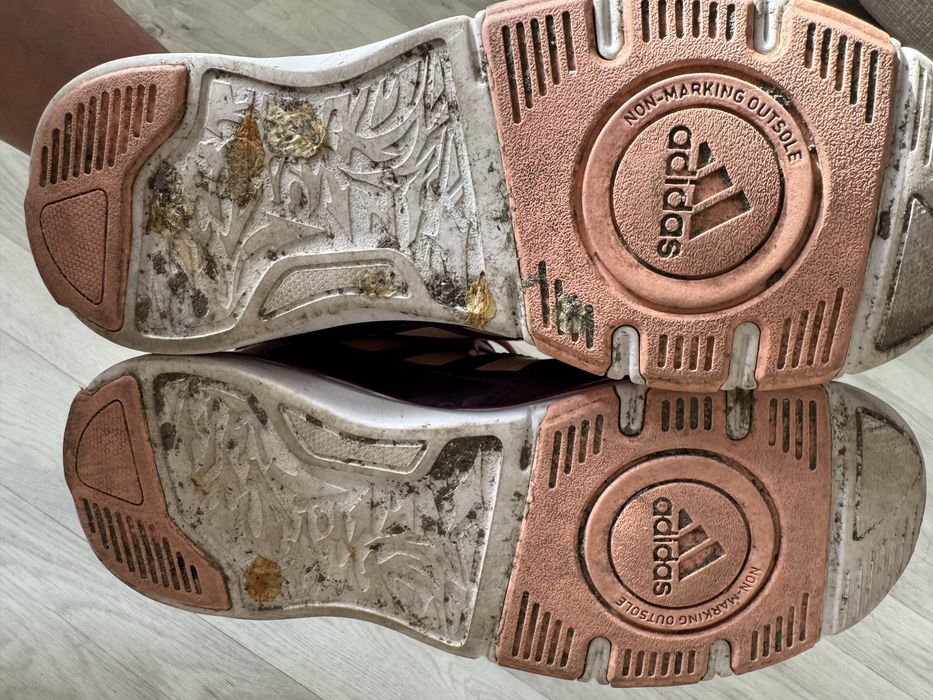 Кросовки для девочки.  Размер 36, состояние б/у.