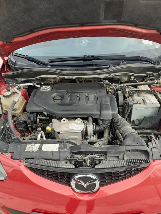 Лек автомобил Мазда2