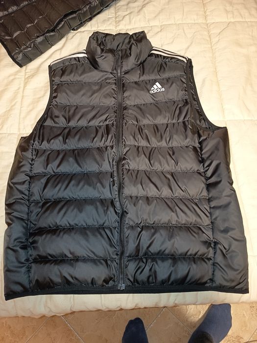 Vand Geaca, 2 veste, 1 hanorac de la Adidas marimea XL