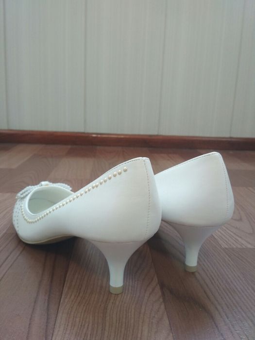 Туфли женские белые