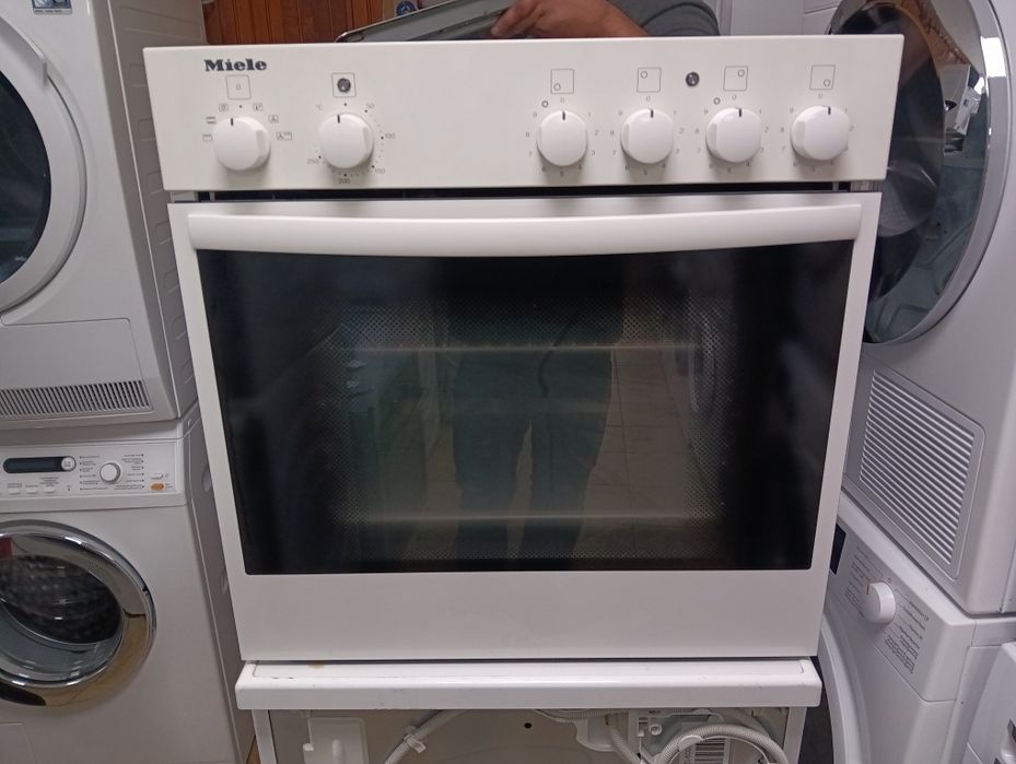Уникална бяла печка за вграждане Миеле Miele  с 2 години гаранция!