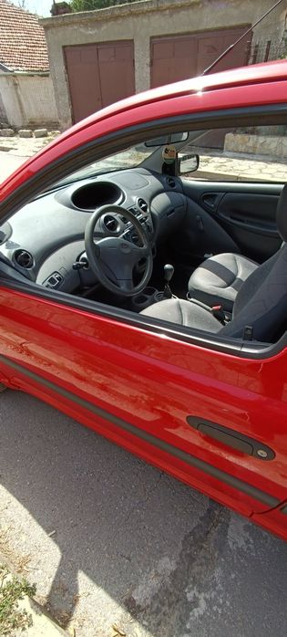 Лек автомобил Toyota Yaris