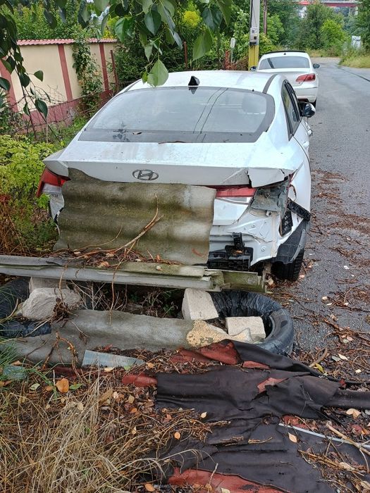Vînd Hyundai Elantra in stare avariată