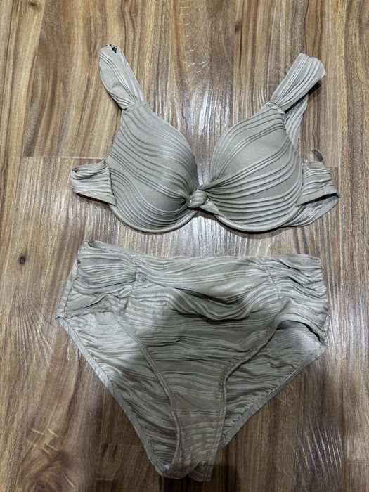 Купальники разные, размеры М и S ща