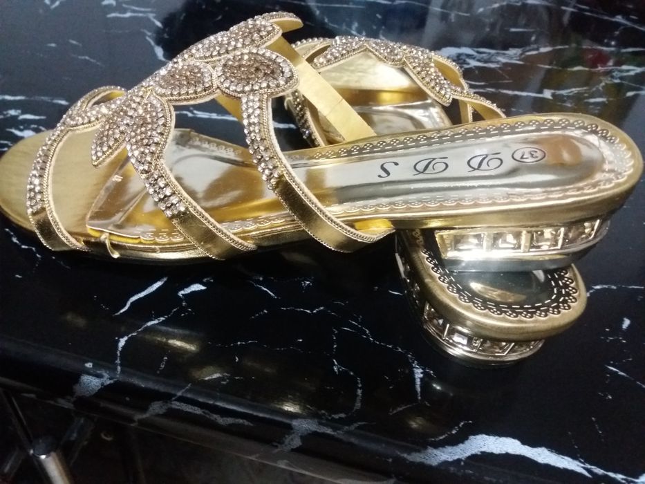 Срочно! Обувь басаножки-шлепки 37 разм.привозные!Индия. На сарпу. Расп