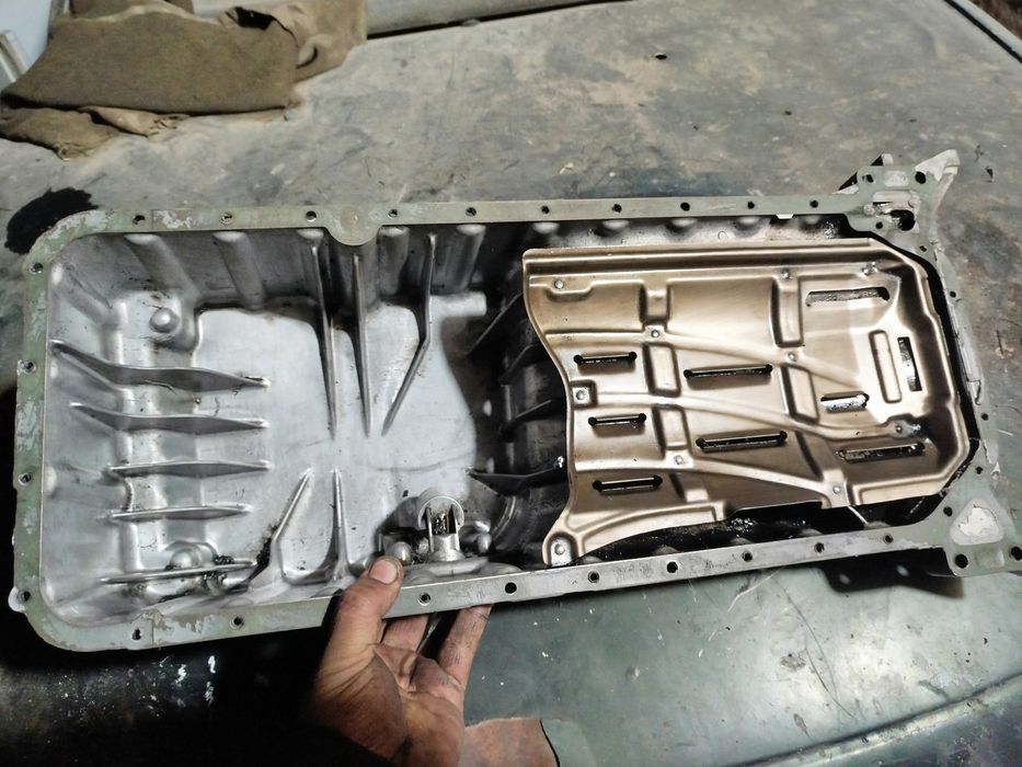 Поддон от двигателя OM 602 и D29DT дизель, мерс E клас и от спринтер