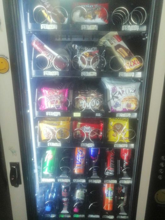 Вендинг машина за пакетирани стоки и безалкохолни