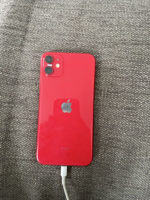 Продаю 11 айфон в хорошем состояние