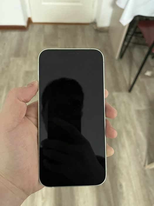 Продам Айфон 12