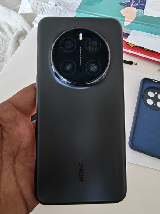 Продавам/Бартер-Honor magic 7 pro/12-512/, като нов.