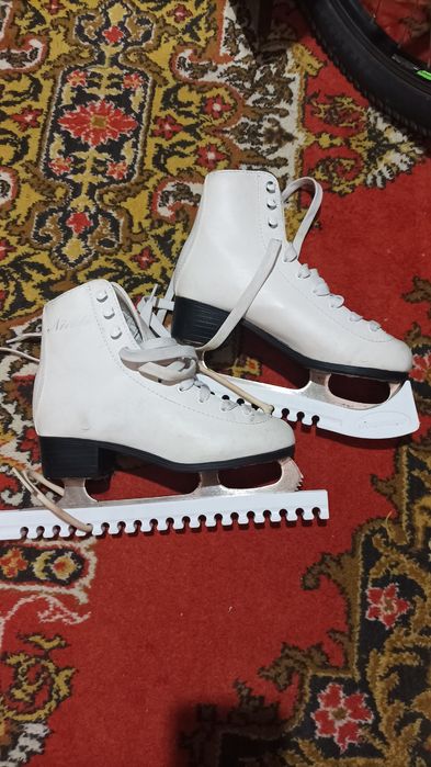 Фигурные коньки.