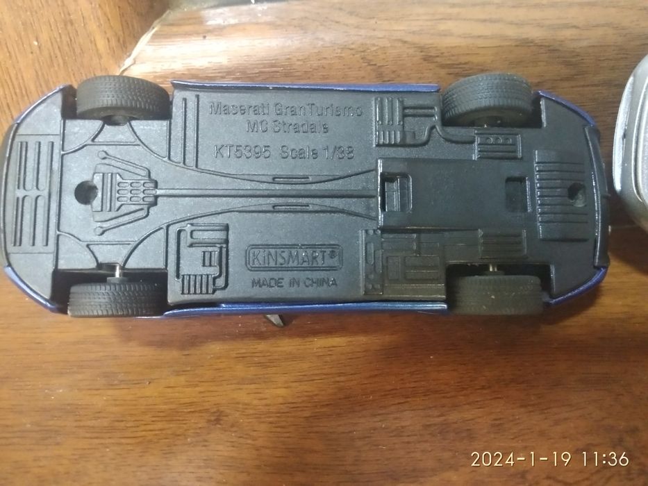 Продам машинки фирмы кингсмарт.