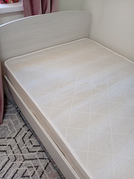 Кровать почти новая