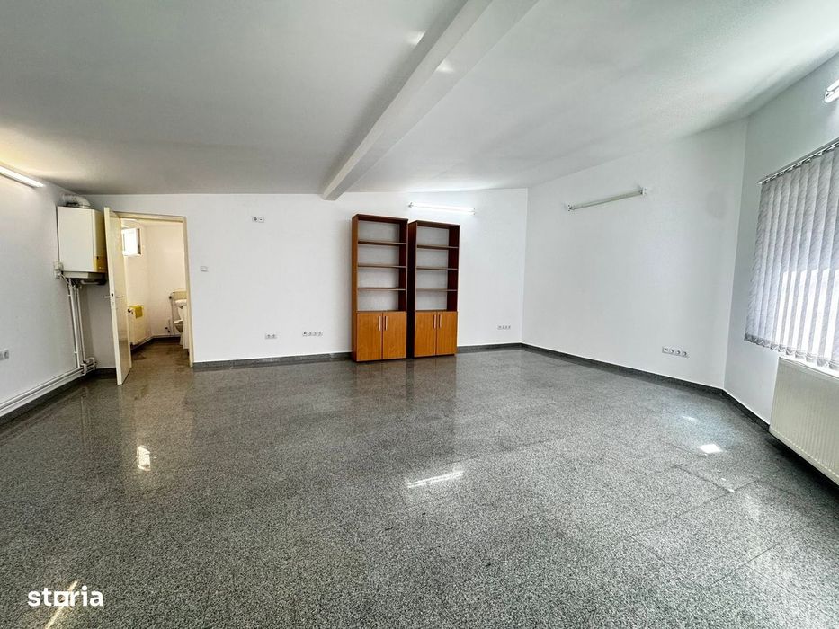 Spatiu Comercial cu vad si vitrina, Vasile Aron
