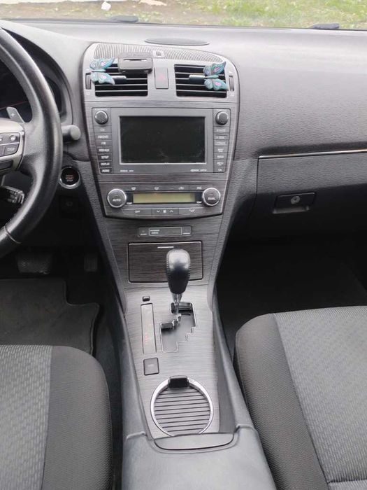 Продавам Тойота Авенсис Т27