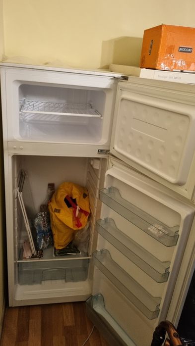 Crown Хладилник с 2 врати - с горна камера