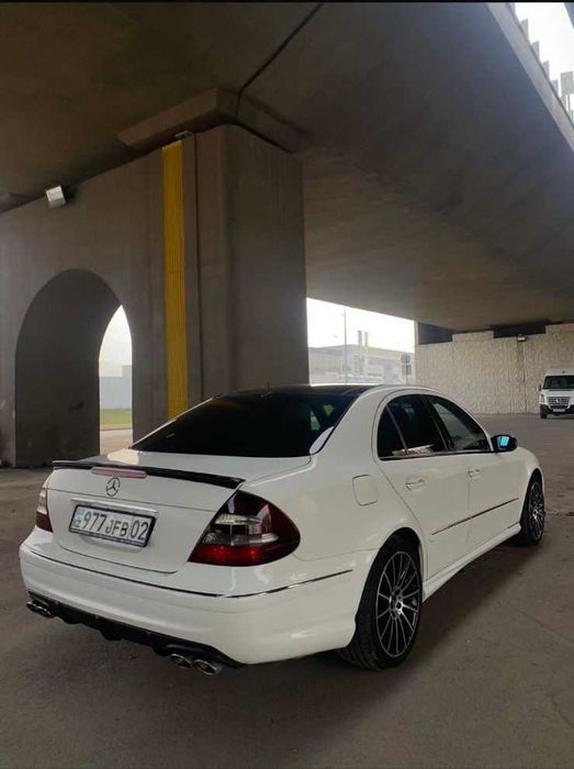 Бампер на Mercedes-Benz W211 (E-Class) в стиле AMG 63