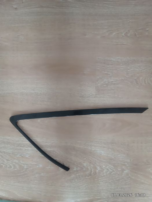 Накладка на заднее стекло левая lexus rx 300/330/350