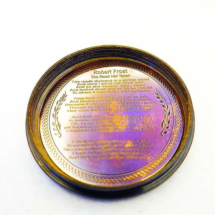 Компас бронзов с пиратското лого и гравирано стихотворение