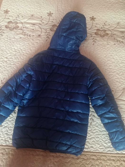 Продавам светло синьо детско зимно яке-DONG
