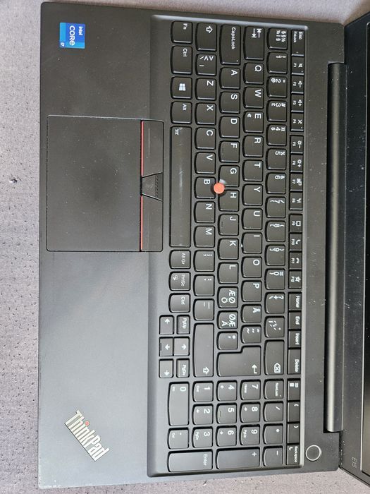 Vând Lenovo ThinkPad E15 G2 i7 gen 11 pentru piese.