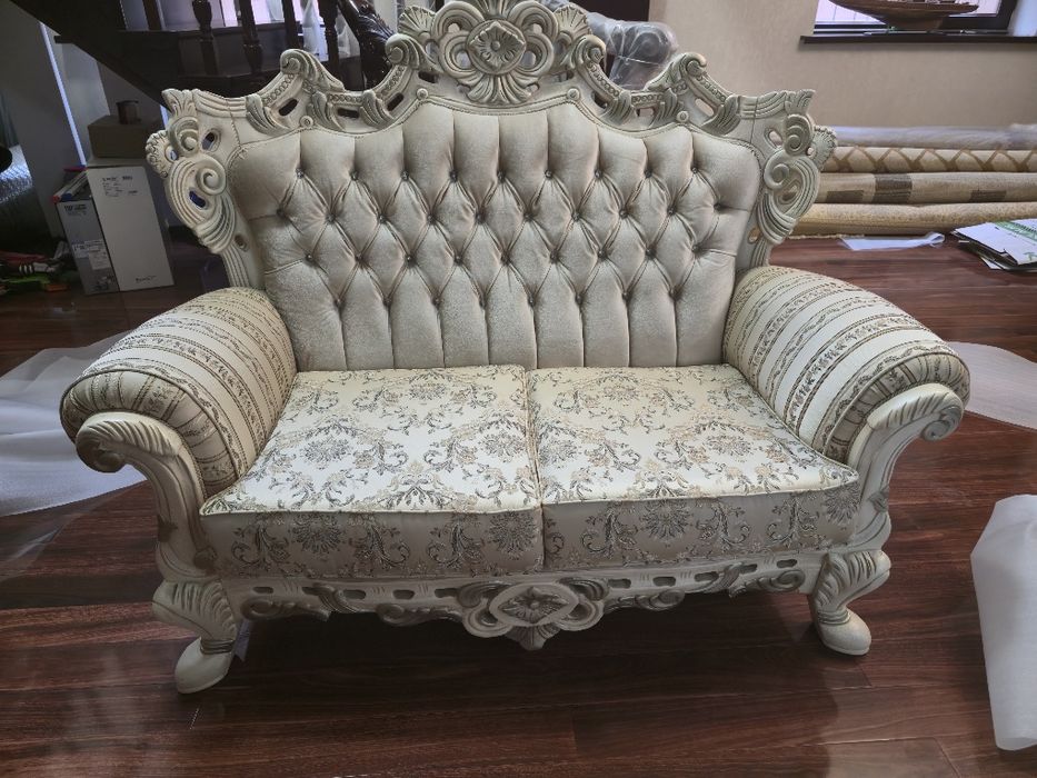 Классический диван (в хорошем состоянии)