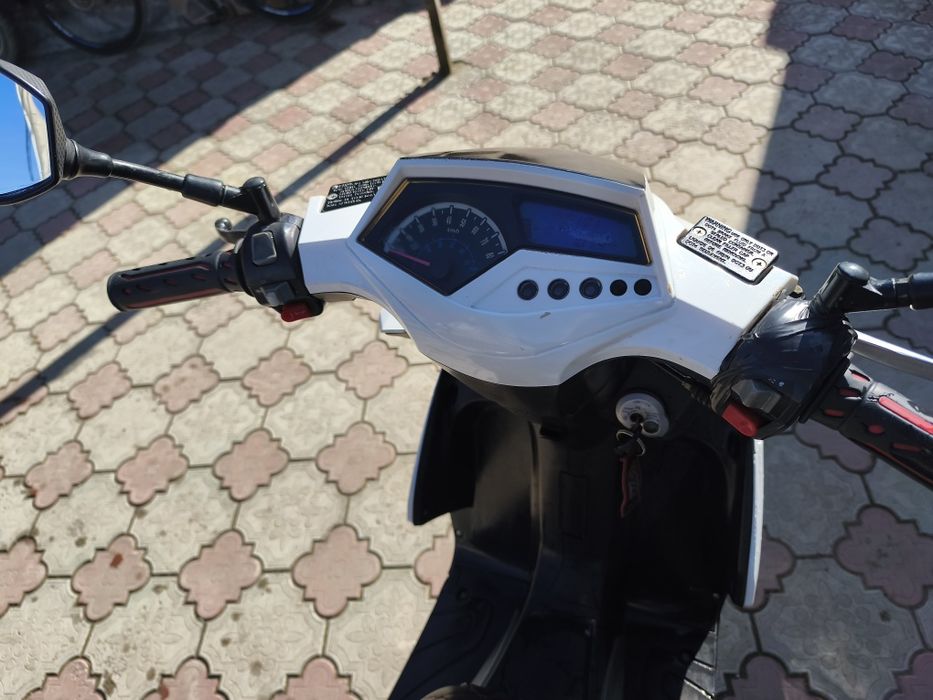 Motocicleta beeline motor 49