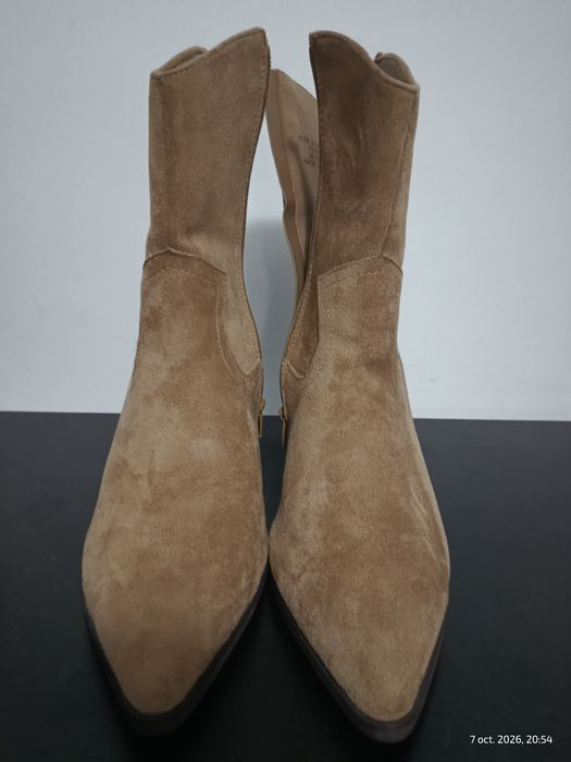 Botine noi din n piele intoarsa