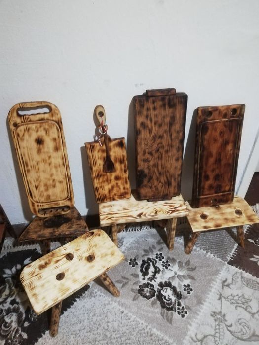 Ръчно изработени дъски за мезета и столчета.