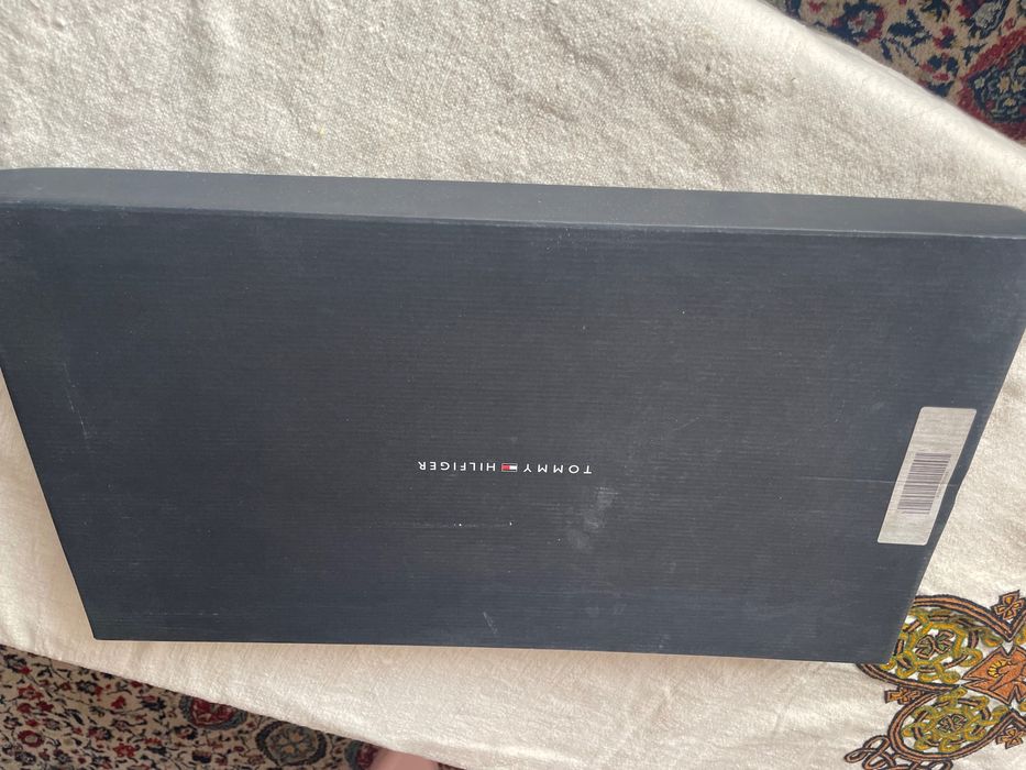 продавам офицерки Tommy Hilfiger