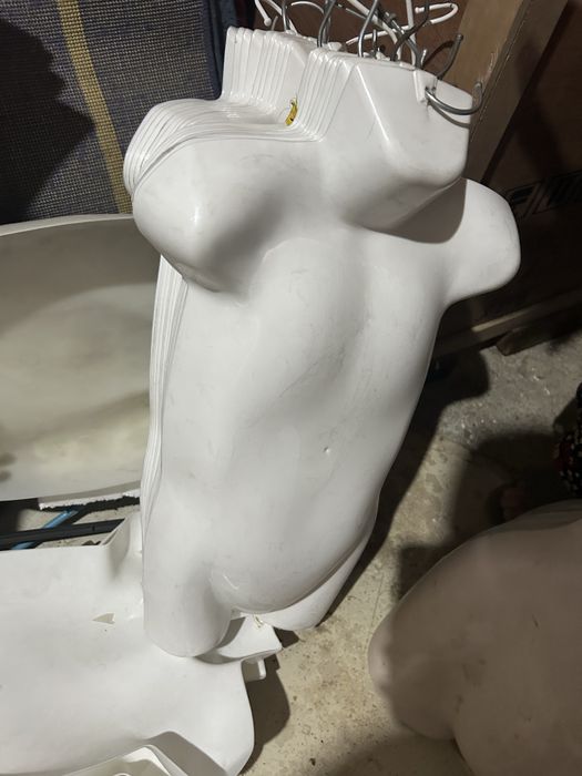 Манекендер арзан бағада беріп жеремін