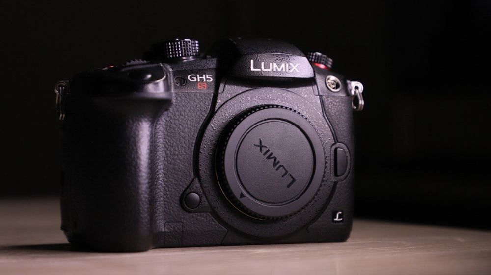Фотоаппарат Panasonic Lumix DC-GH5S Body