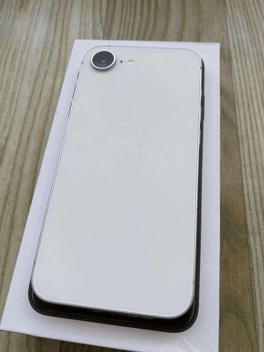 iPhone 16 E , ca NOU , 100% Viata Bateriei