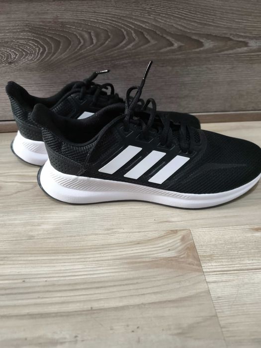 Продавам нови маратонки