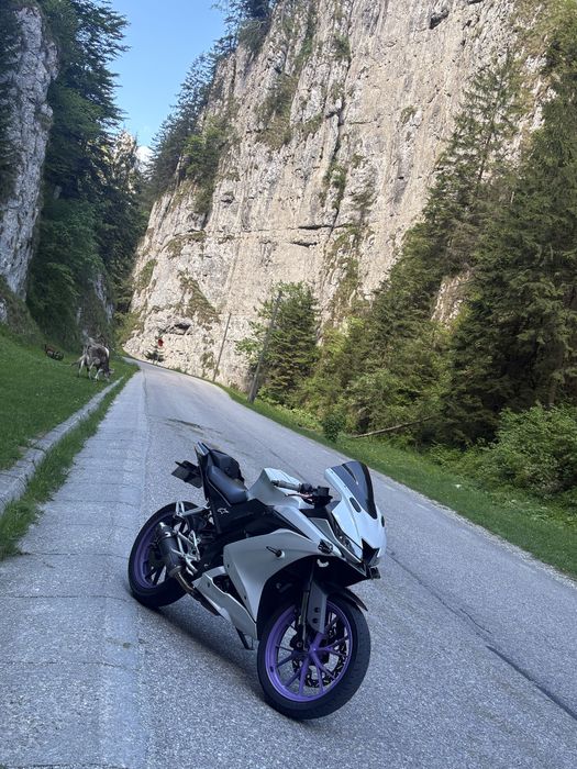 Yamaha yzf r125