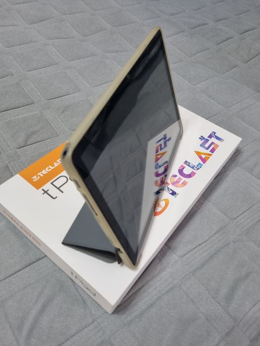 Планшет новый + чехол, стекло.