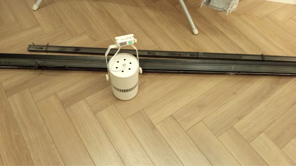 Потолочные треки и трековые лампы