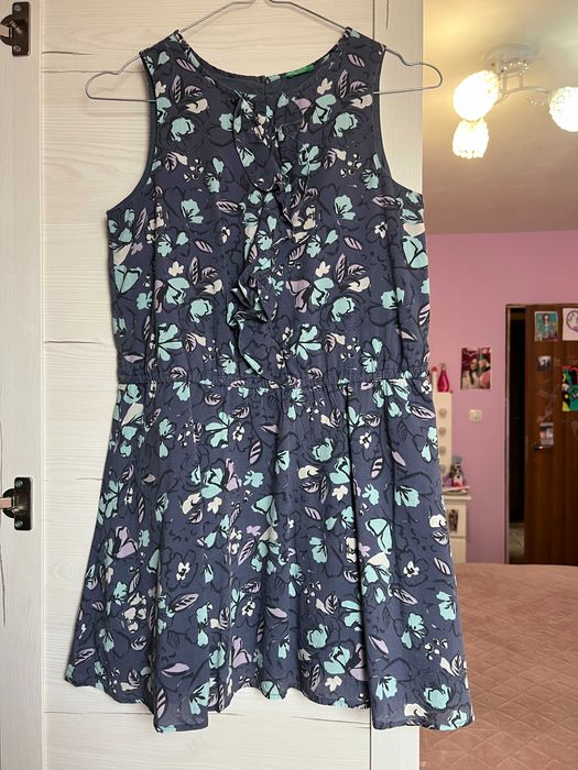 Момичешки рокли различни