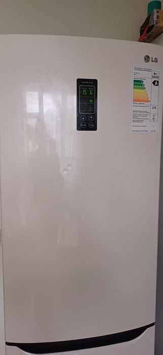 Холодильник LG в идеальном состоянии