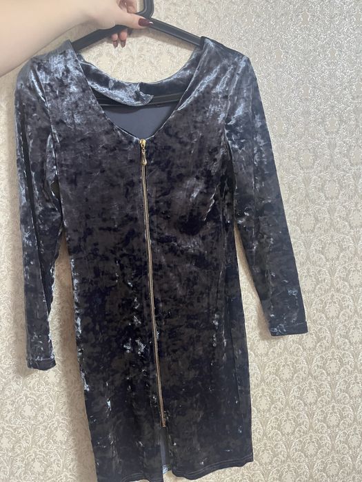 Два вечерних платья по 5 тыс.