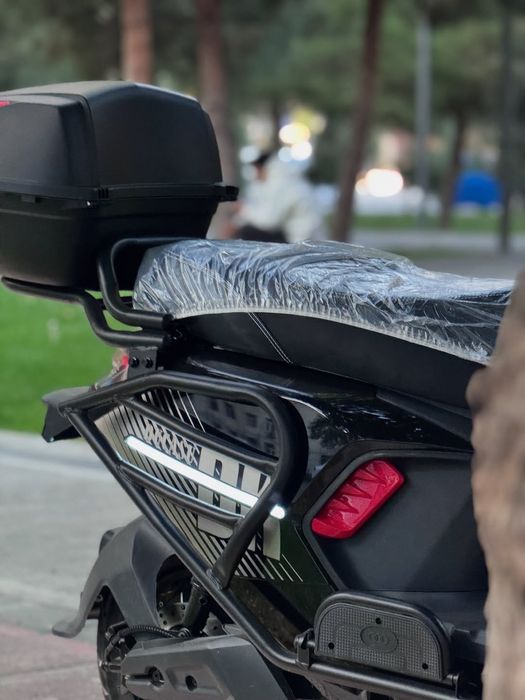 DUGASU AE5 model qora rangli elektr skuter